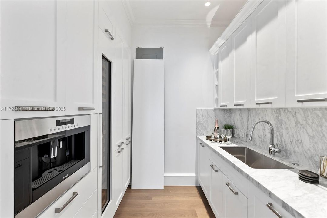 最近租的: $22,000 (4 贝兹, 4 浴室, 4080 平方英尺)