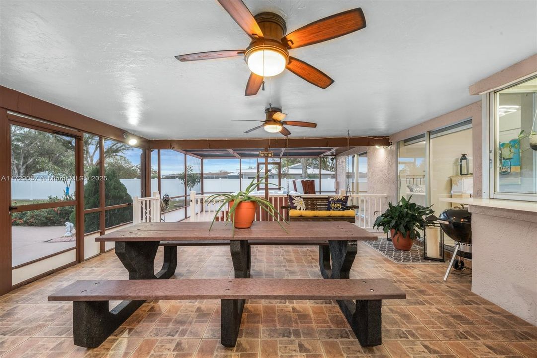 最近售出: $339,900 (3 贝兹, 3 浴室, 0 平方英尺)