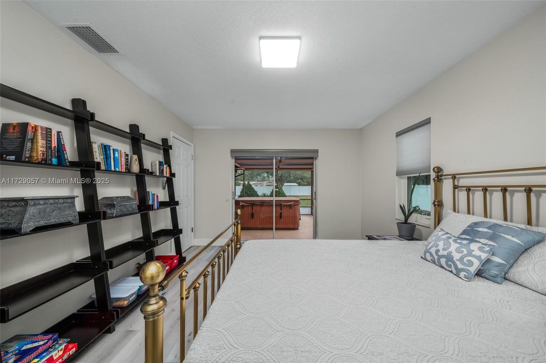 最近售出: $339,900 (3 贝兹, 3 浴室, 0 平方英尺)