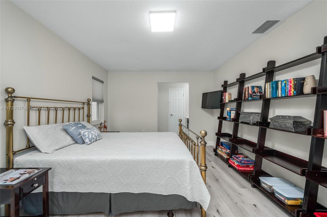 最近售出: $339,900 (3 贝兹, 3 浴室, 0 平方英尺)