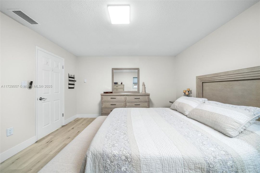 最近售出: $339,900 (3 贝兹, 3 浴室, 0 平方英尺)