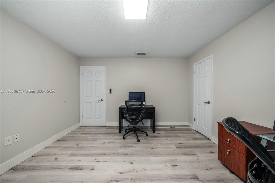 最近售出: $339,900 (3 贝兹, 3 浴室, 0 平方英尺)