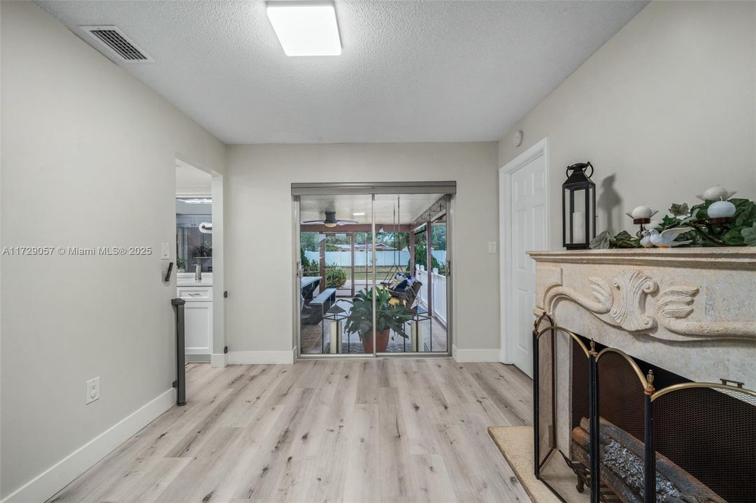 最近售出: $339,900 (3 贝兹, 3 浴室, 0 平方英尺)