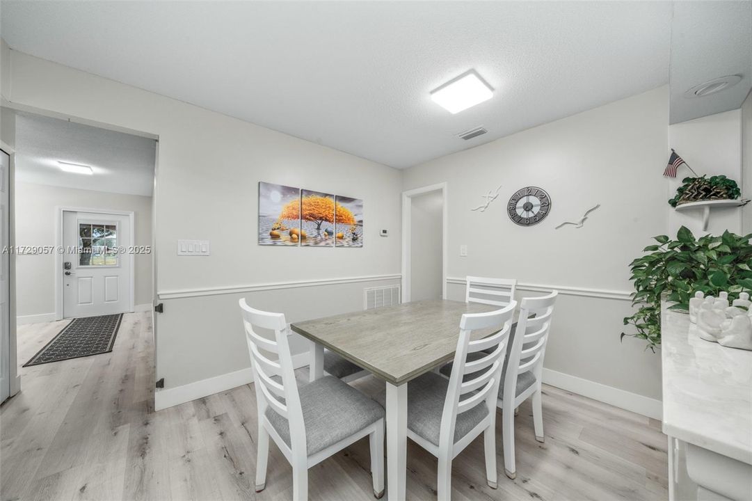 最近售出: $339,900 (3 贝兹, 3 浴室, 0 平方英尺)