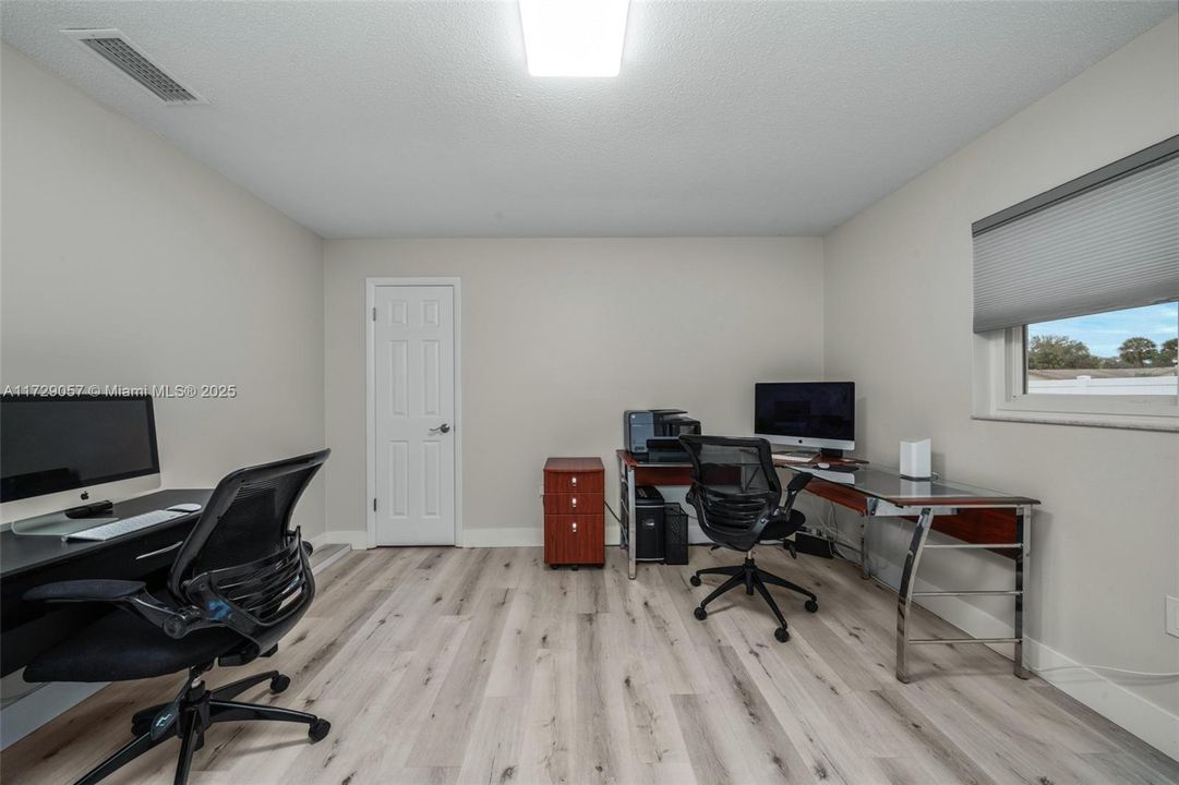 最近售出: $339,900 (3 贝兹, 3 浴室, 0 平方英尺)