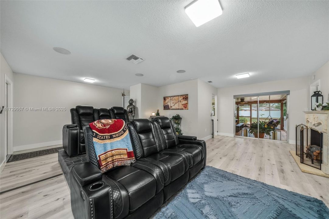 最近售出: $339,900 (3 贝兹, 3 浴室, 0 平方英尺)