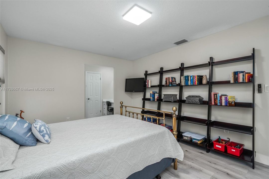 最近售出: $339,900 (3 贝兹, 3 浴室, 0 平方英尺)