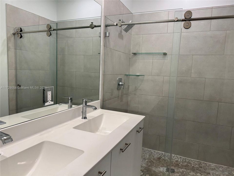 Недавно арендовано: $3,800 (3 спален, 2 ванн, 1424 Квадратных фут)