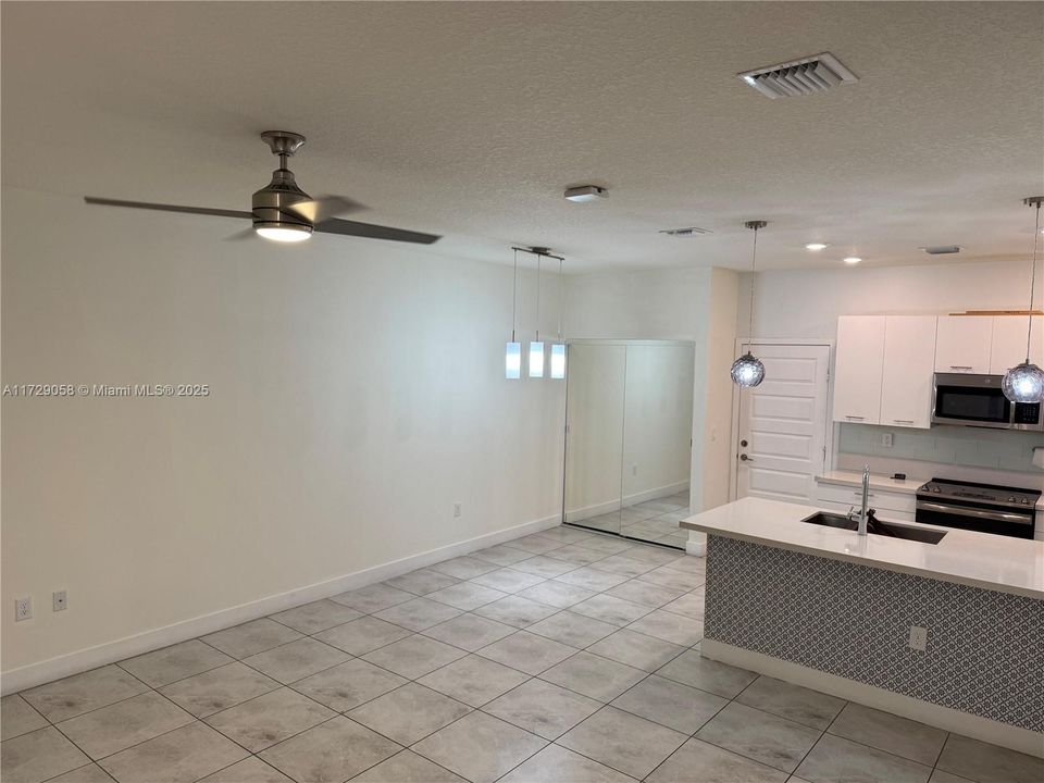 Недавно арендовано: $3,800 (3 спален, 2 ванн, 1424 Квадратных фут)