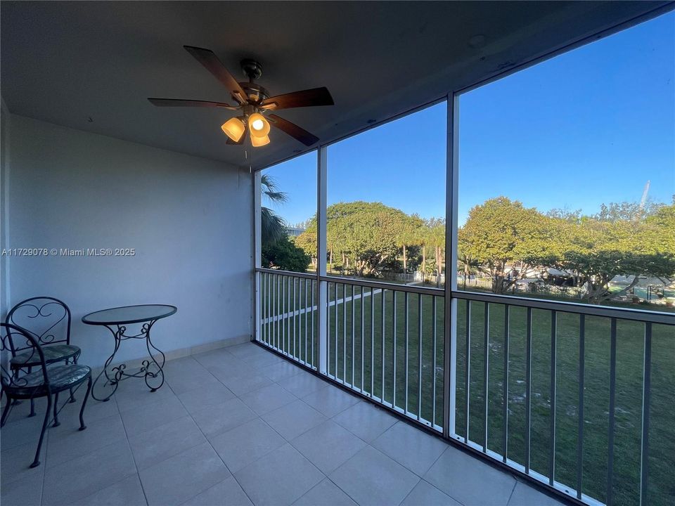 Недавно арендовано: $1,850 (2 спален, 2 ванн, 1100 Квадратных фут)