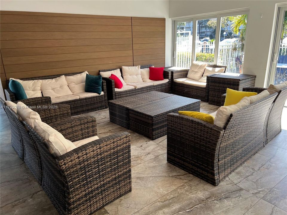 Недавно арендовано: $1,850 (2 спален, 2 ванн, 1100 Квадратных фут)