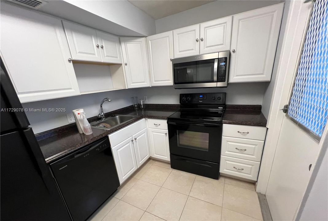 Недавно арендовано: $1,850 (2 спален, 2 ванн, 1100 Квадратных фут)