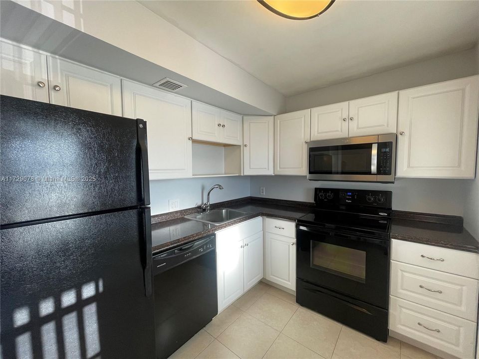 Недавно арендовано: $1,850 (2 спален, 2 ванн, 1100 Квадратных фут)