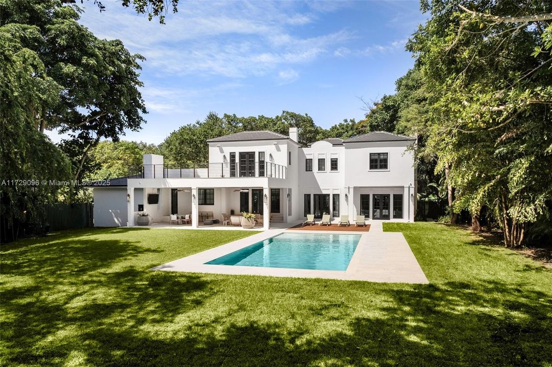 Под контрактом: $6,700,000 (6 спален, 4 ванн, 4377 Квадратных фут)