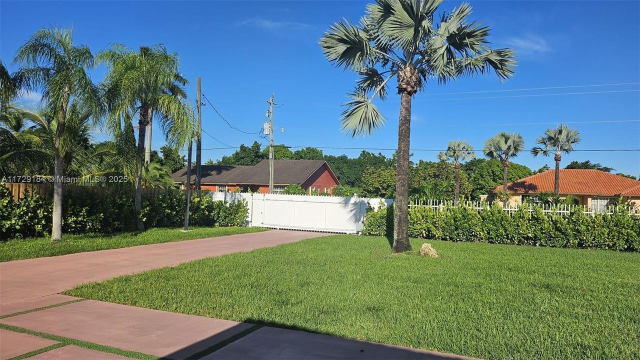 For Sale: $1,399,000 (5 beds, 4 baths, 3091 Square Feet)