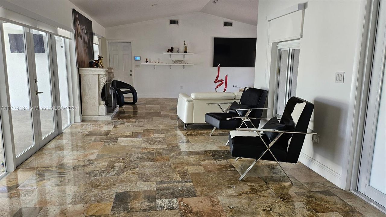 For Sale: $1,399,000 (5 beds, 4 baths, 3091 Square Feet)