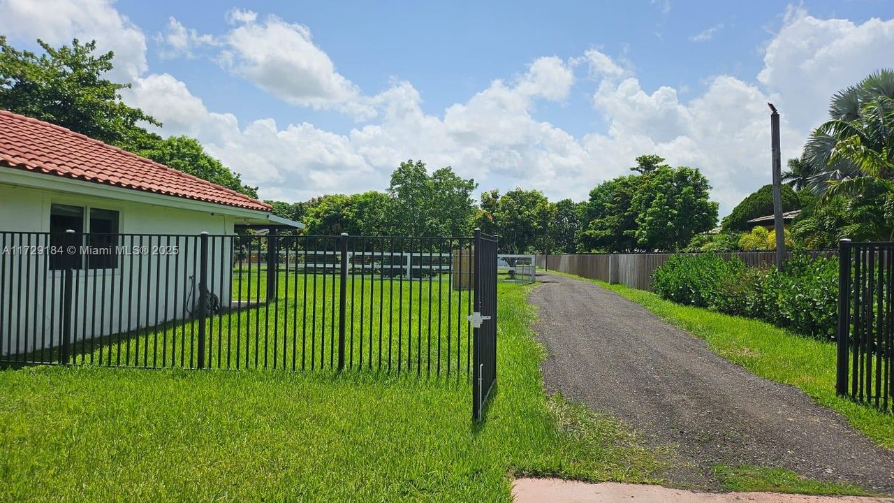 For Sale: $1,399,000 (5 beds, 4 baths, 3091 Square Feet)