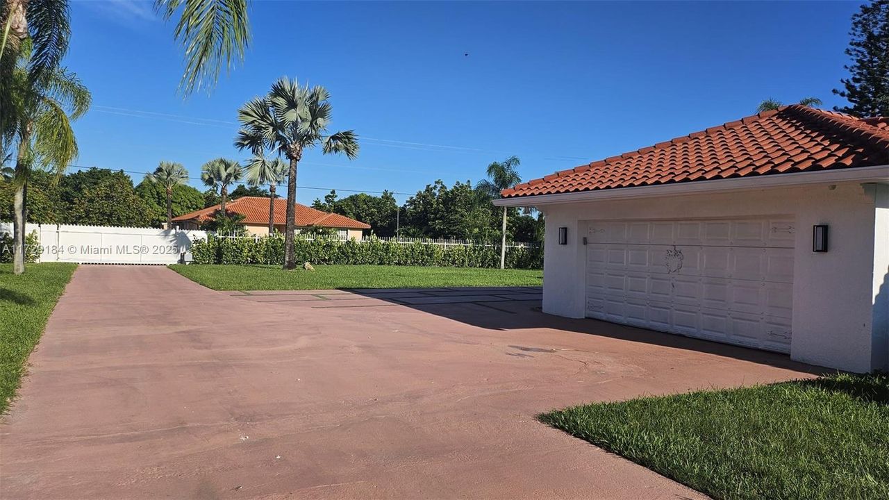 For Sale: $1,399,000 (5 beds, 4 baths, 3091 Square Feet)