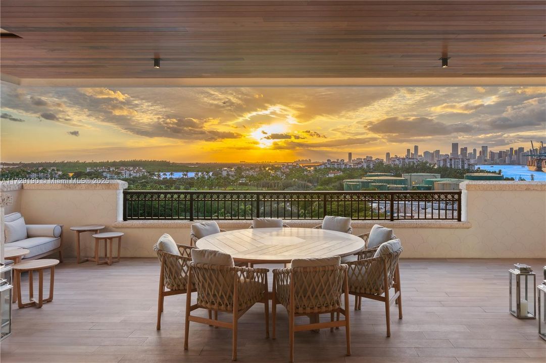 En Venta: $18,500,000 (4 camas, 4 baños, 4420 Pies cuadrados)