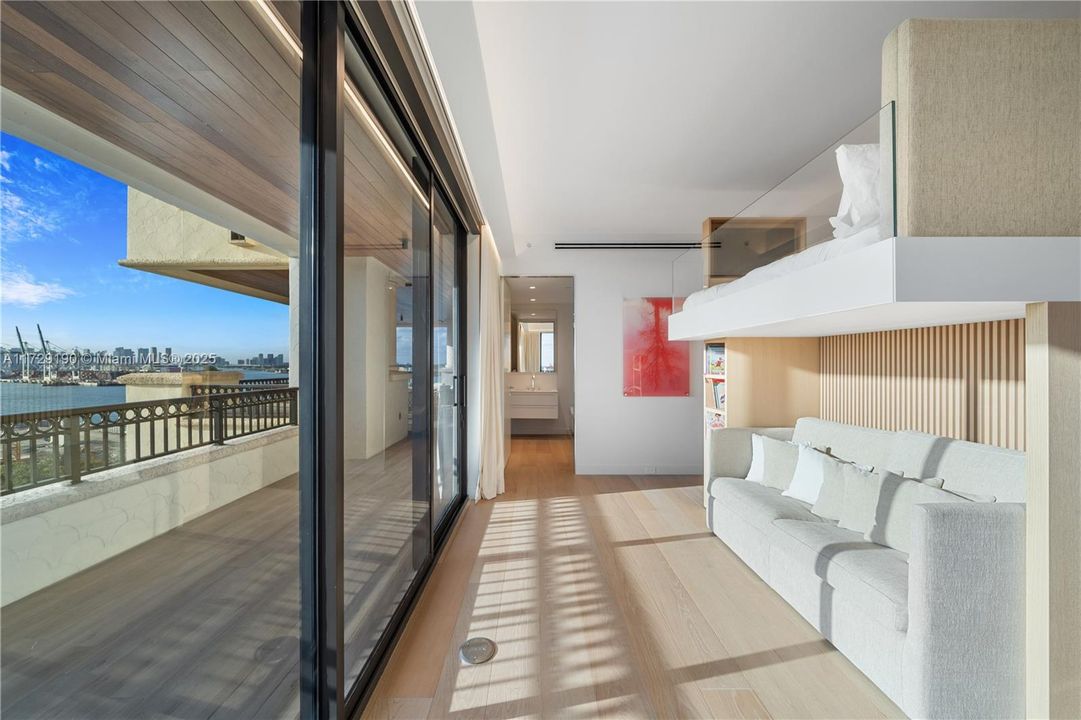 En Venta: $18,500,000 (4 camas, 4 baños, 4420 Pies cuadrados)