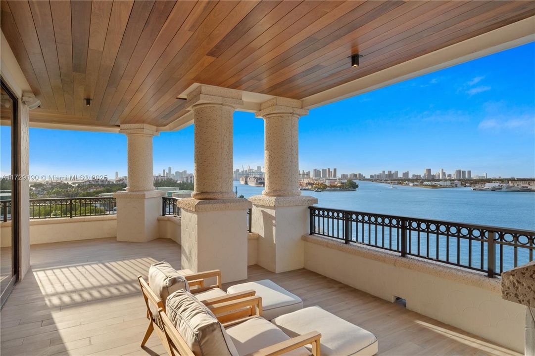 En Venta: $18,500,000 (4 camas, 4 baños, 4420 Pies cuadrados)