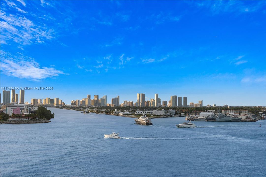 En Venta: $18,500,000 (4 camas, 4 baños, 4420 Pies cuadrados)