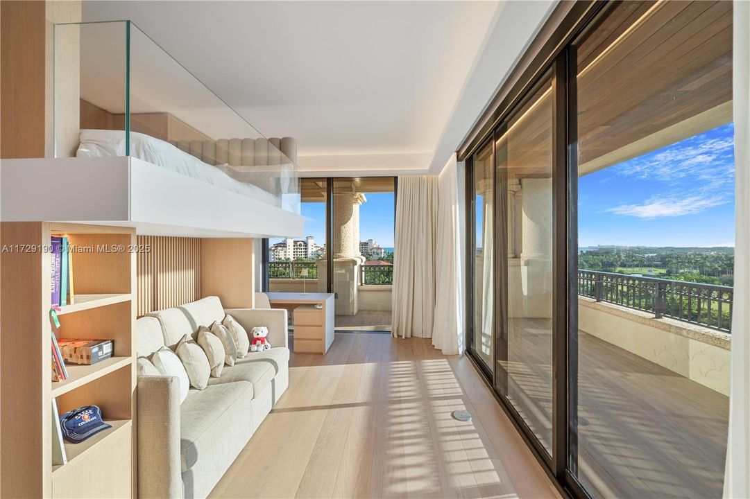 En Venta: $18,500,000 (4 camas, 4 baños, 4420 Pies cuadrados)