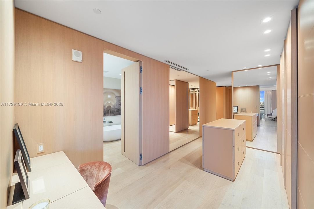 En Venta: $18,500,000 (4 camas, 4 baños, 4420 Pies cuadrados)
