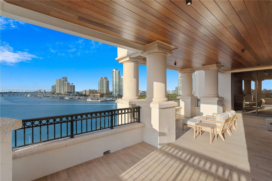 En Venta: $18,500,000 (4 camas, 4 baños, 4420 Pies cuadrados)