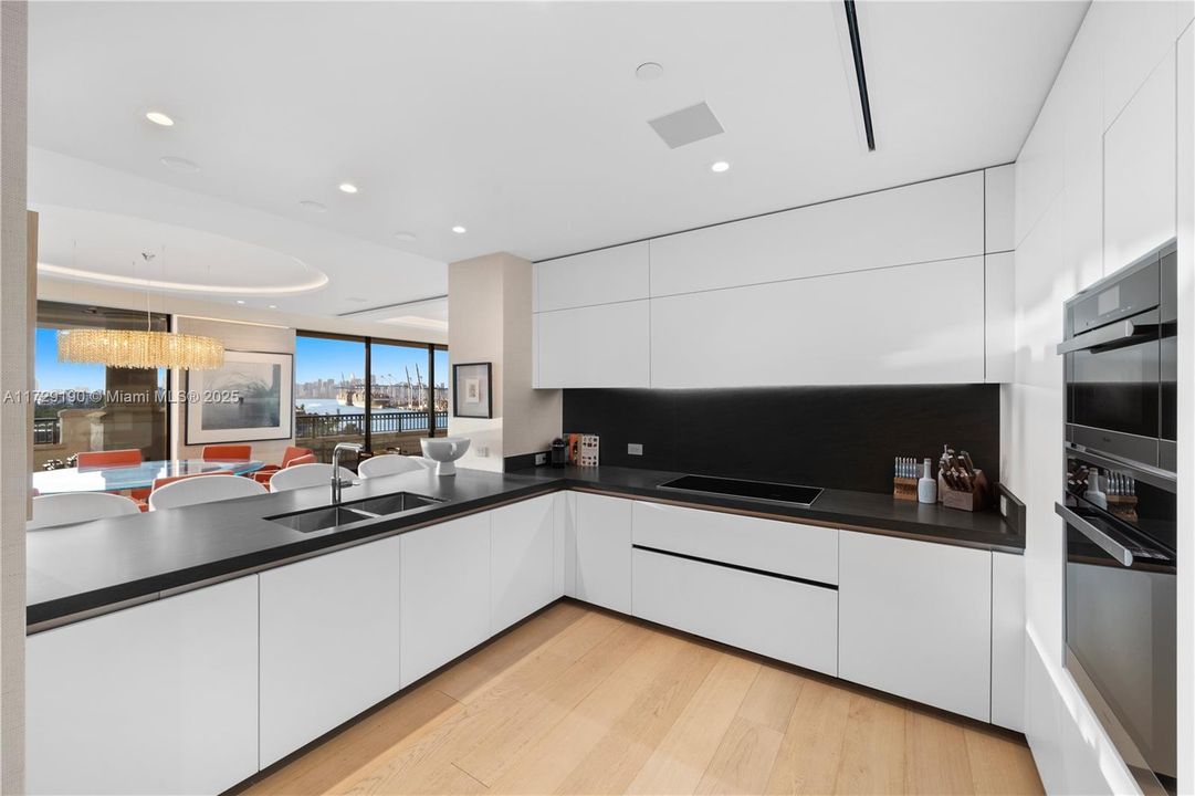 En Venta: $18,500,000 (4 camas, 4 baños, 4420 Pies cuadrados)