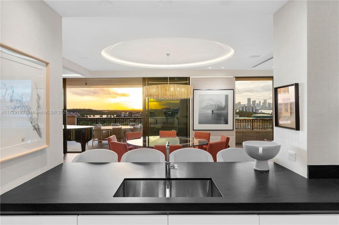 En Venta: $18,500,000 (4 camas, 4 baños, 4420 Pies cuadrados)