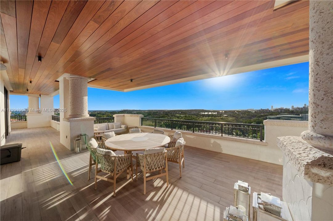 En Venta: $18,500,000 (4 camas, 4 baños, 4420 Pies cuadrados)