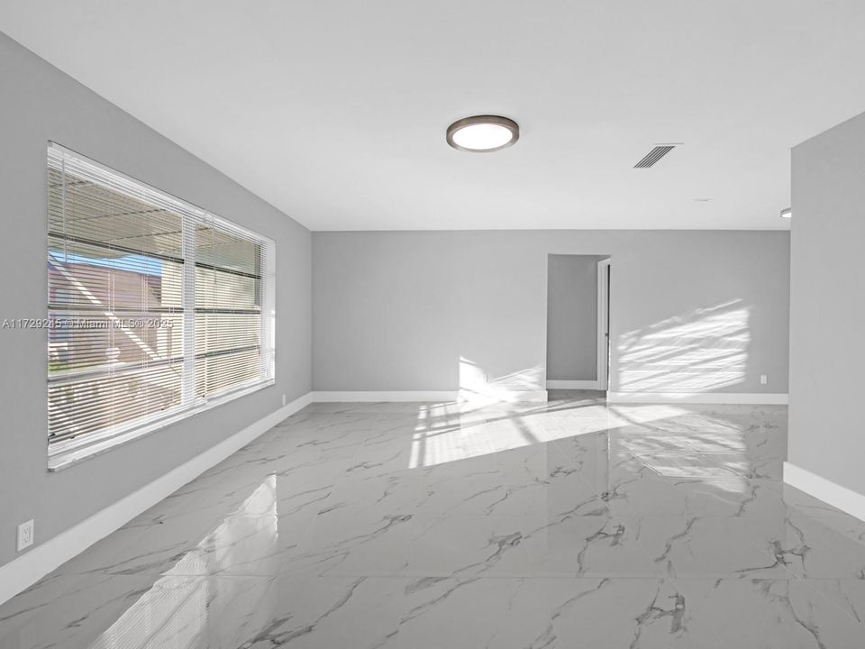 Recently Sold: $379,900 (2 beds, 2 baths, 1587 Square Feet)