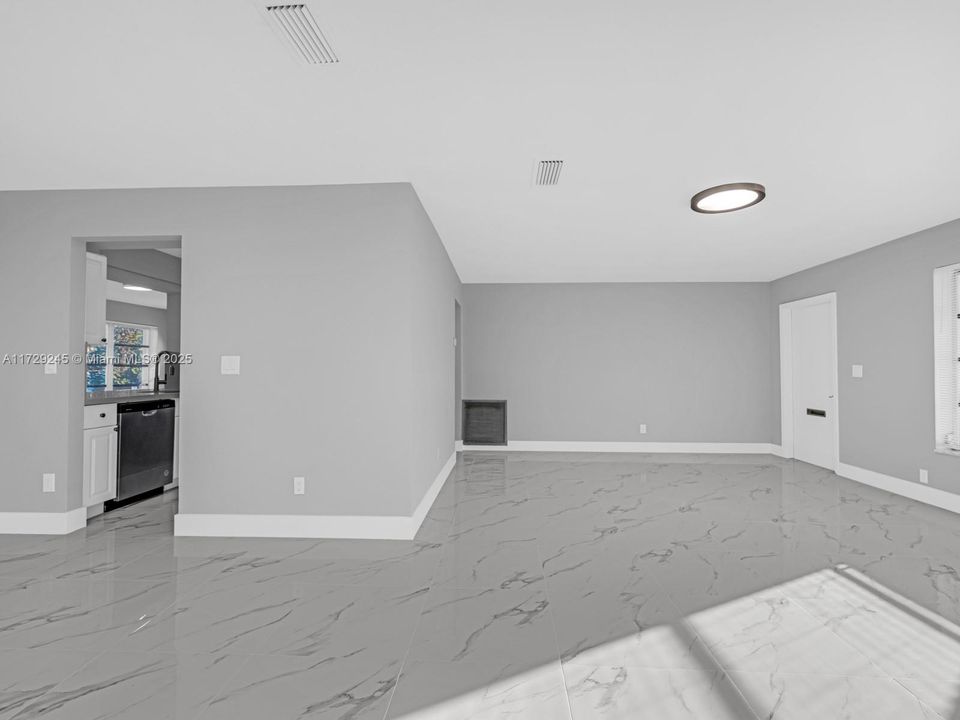 Recently Sold: $379,900 (2 beds, 2 baths, 1587 Square Feet)