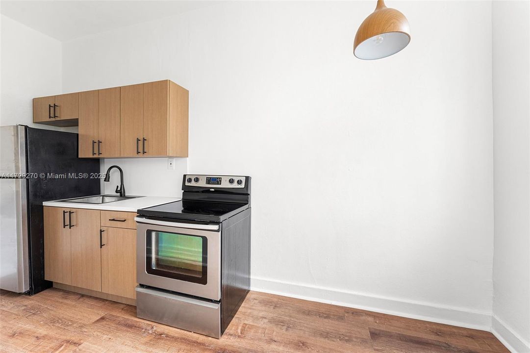 最近租的: $1,400 (0 贝兹, 1 浴室, 600 平方英尺)