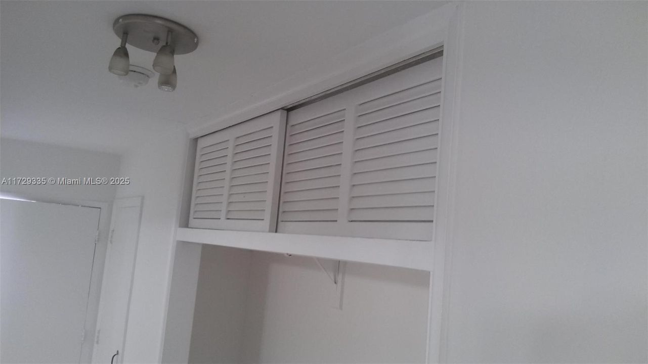 待售: $350,000 (0 贝兹, 1 浴室, 370 平方英尺)