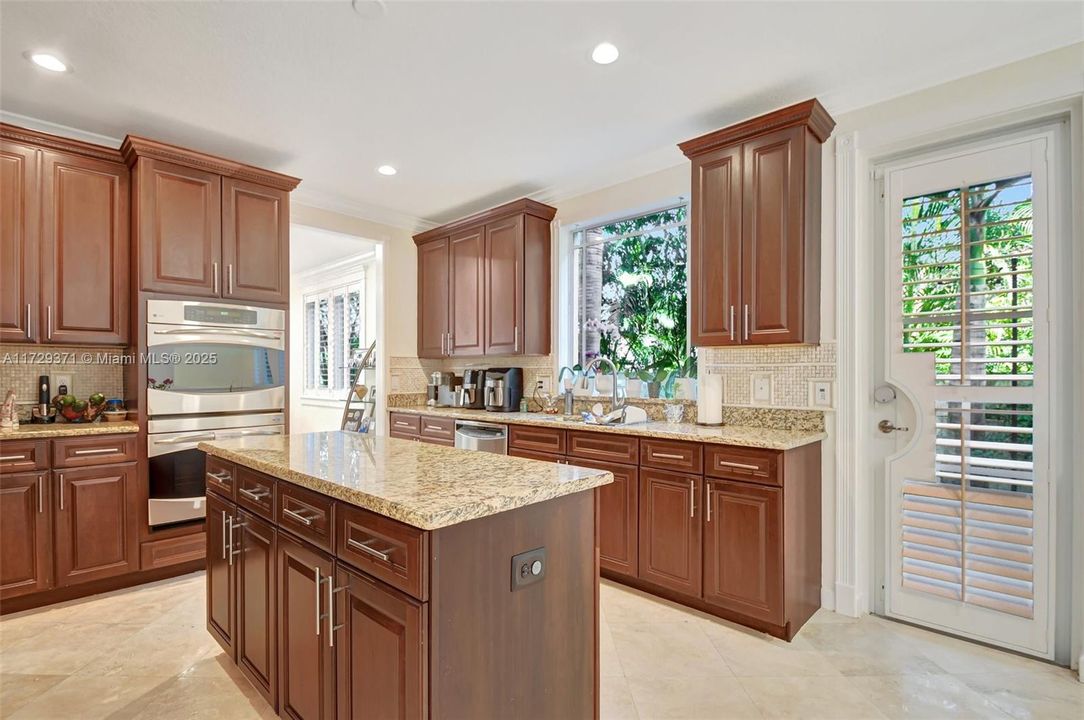 Недавно арендовано: $6,950 (4 спален, 3 ванн, 2964 Квадратных фут)