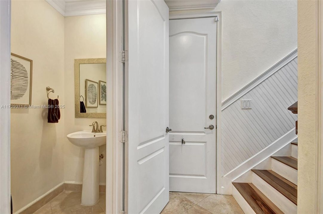Недавно арендовано: $6,950 (4 спален, 3 ванн, 2964 Квадратных фут)