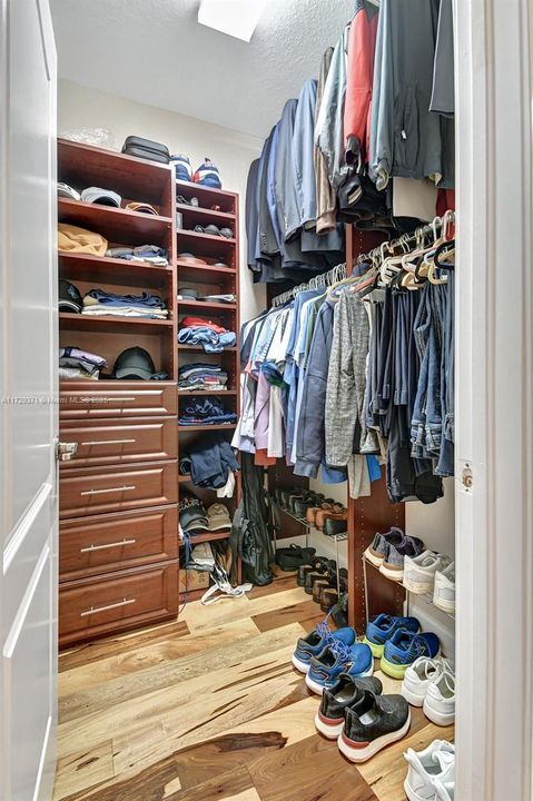 Недавно арендовано: $6,950 (4 спален, 3 ванн, 2964 Квадратных фут)