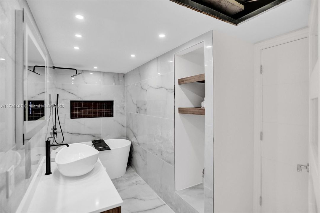 Recently Rented: $3,700 (2 beds, 2 baths, 1248 Square Feet)