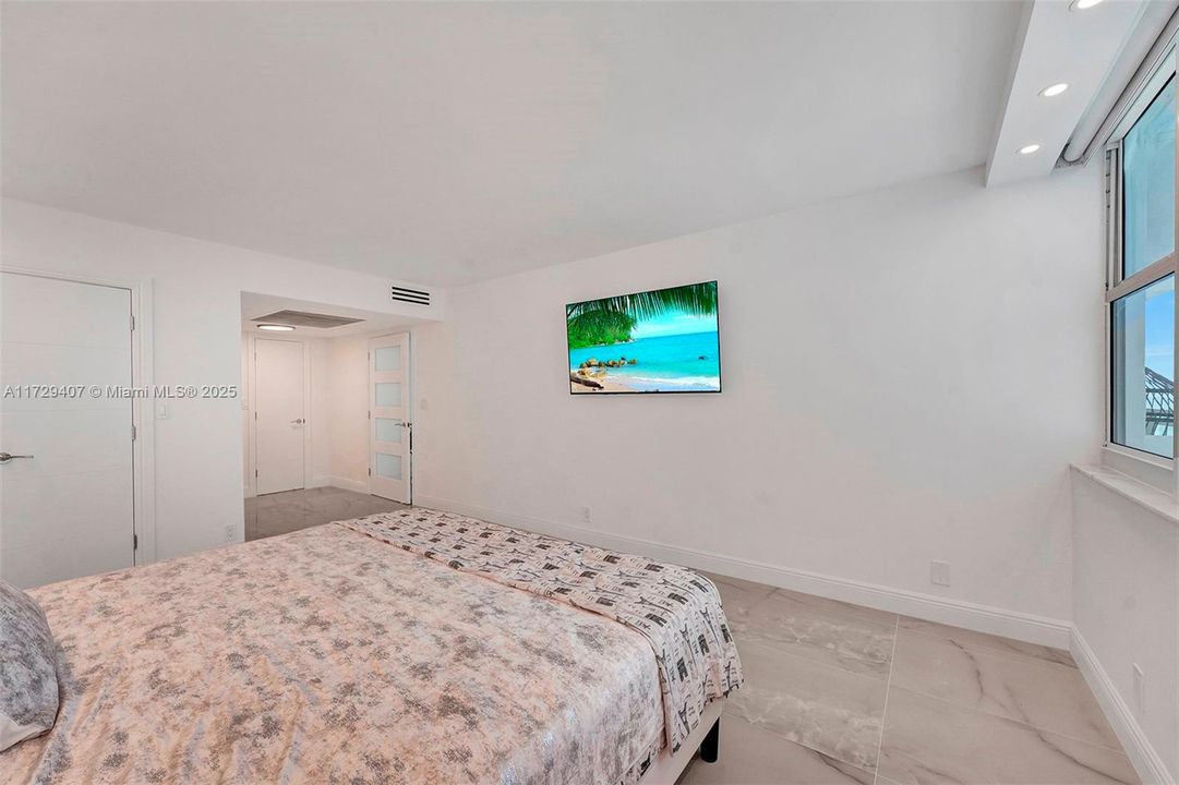 Recently Rented: $3,700 (2 beds, 2 baths, 1248 Square Feet)