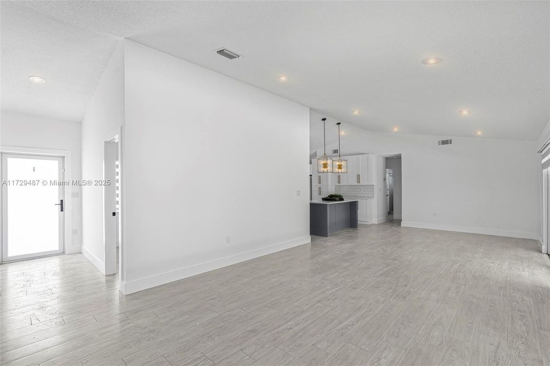 最近租的: $5,000 (5 贝兹, 2 浴室, 1937 平方英尺)