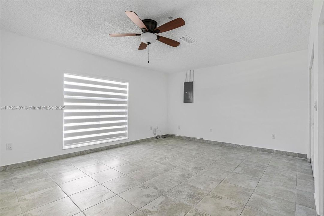 最近租的: $5,000 (5 贝兹, 2 浴室, 1937 平方英尺)