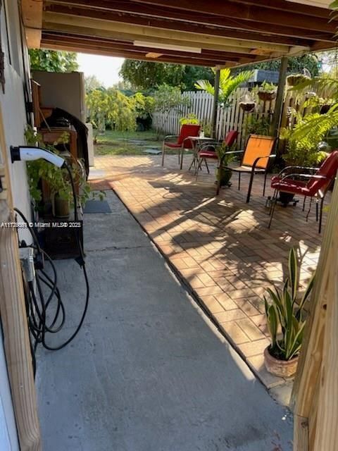 Activo con contrato: $569,000 (5 camas, 4 baños, 1347 Pies cuadrados)