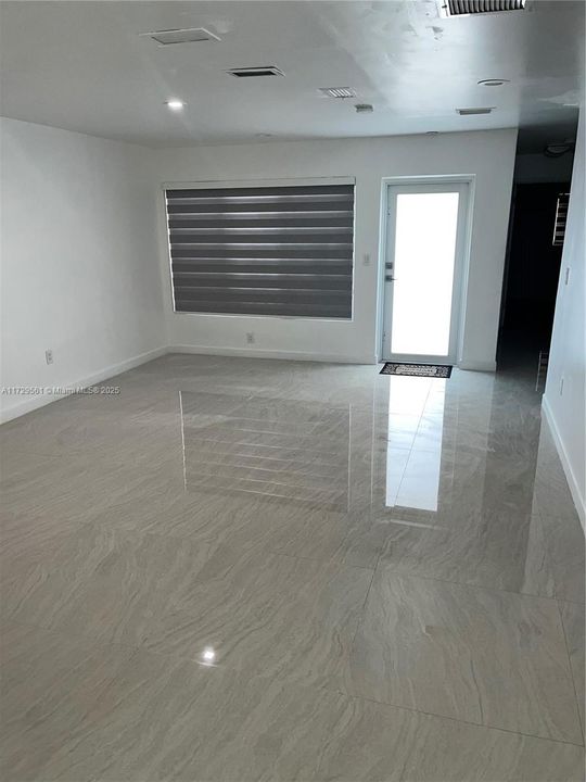 Activo con contrato: $569,000 (5 camas, 4 baños, 1347 Pies cuadrados)