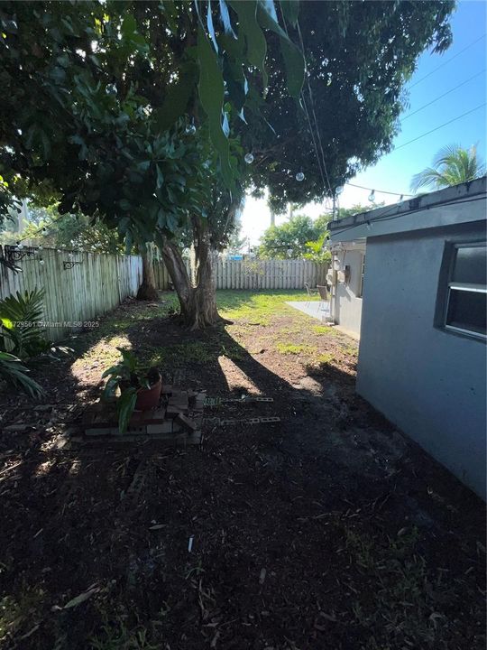 Activo con contrato: $569,000 (5 camas, 4 baños, 1347 Pies cuadrados)