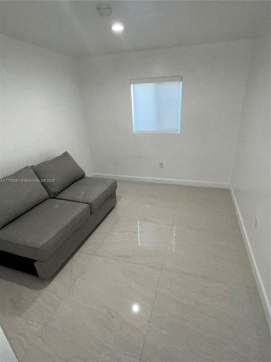 Activo con contrato: $569,000 (5 camas, 4 baños, 1347 Pies cuadrados)