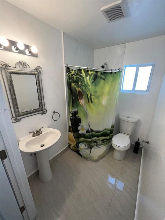 Activo con contrato: $569,000 (5 camas, 4 baños, 1347 Pies cuadrados)