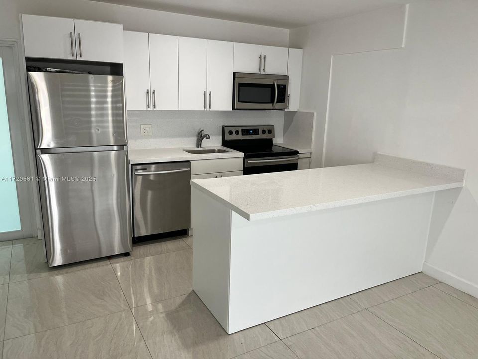 Activo con contrato: $569,000 (5 camas, 4 baños, 1347 Pies cuadrados)