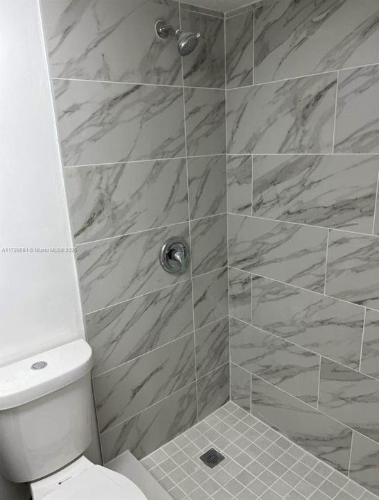 Activo con contrato: $569,000 (5 camas, 4 baños, 1347 Pies cuadrados)